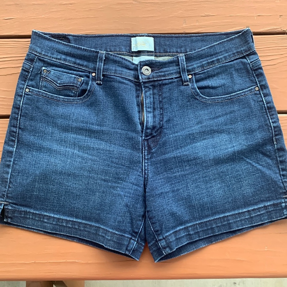 Womens Levi 515 shorts